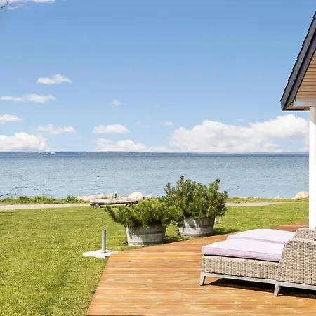 3 Bedroom Awesome In Brenderup Fyn Nyaraló *