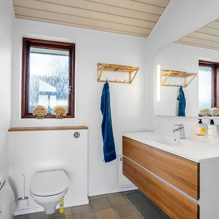 3 Bedroom Awesome In Brenderup Fyn Prázdninový dům *