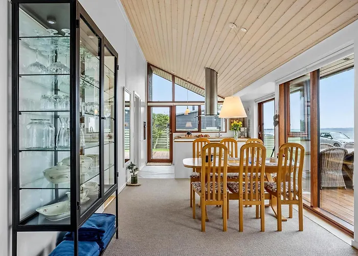 3 Bedroom Awesome In Brenderup Fyn Ferienhaus *