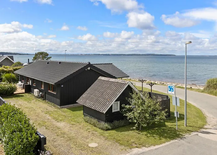 3 Bedroom Awesome In Brenderup Fyn Ferienhaus *